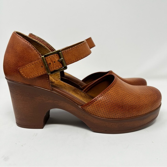 boc Tan Leather Buckle Clogs - Picture 2 of 10